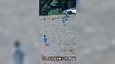 Ponechání dětí v zaparkovaném a nastartovaném autě