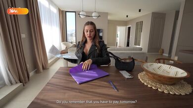 Ukrajinská kráska nadoraz hltá penis realitního makléře v prázdném bytě