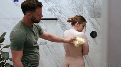 Sprcha následovaná šoustáním s Codi Vore
