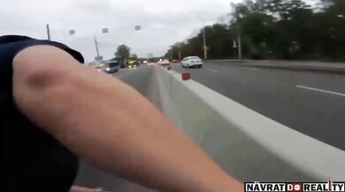 Road rage: Konflikt řidiče auta s motorkářem