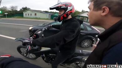 Road rage: Konflikt řidiče auta s motorkářem