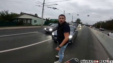 Road rage: Konflikt řidiče auta s motorkářem