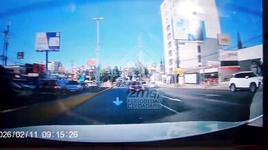 Řidič Audi v rychlosti narazil do pancéřovaného vozidla