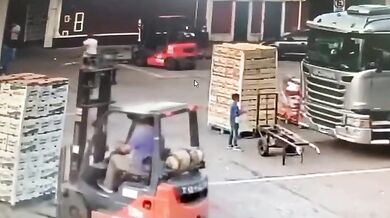 Chlapec unikl před vážnou nehodou jen o vlásek!