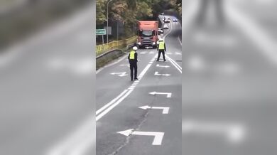 Polák v ukradeném voze unikal policistům přes hranice