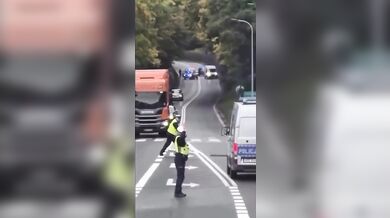 Polák v ukradeném voze unikal policistům přes hranice