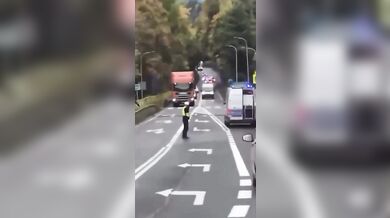 Polák v ukradeném voze unikal policistům přes hranice