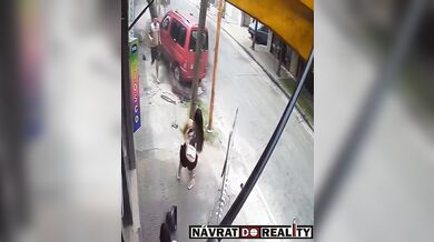 Zázračné přežití v Argentině: Řidič vozidla smetl otce s dětmi na motocyklu