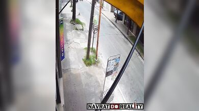 Zázračné přežití v Argentině: Řidič vozidla smetl otce s dětmi na motocyklu