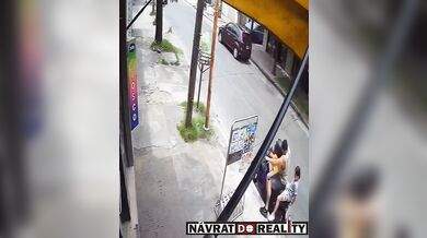 Zázračné přežití v Argentině: Řidič vozidla smetl otce s dětmi na motocyklu