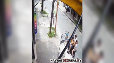 Zázračné přežití v Argentině: Řidič vozidla smetl otce s dětmi na motocyklu