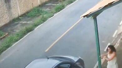 Holič bleskovou reakcí zachránil ohrožené dítě