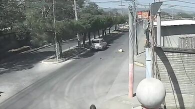 Chodec po neuváženém vstupu do vozovky skončil s těžkým zraněním