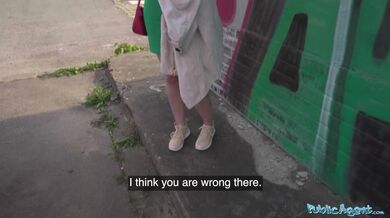 Public Agent - Kaira mi sundá kondom, aby mě bez něj lépe cítila