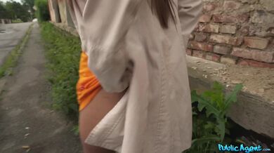 Public Agent - Drobná Latina s drobným tělem hraje mou hru