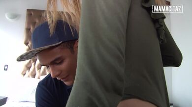 Nenažraný latinskoamerický teenky žerou mrdky po tvrdým mrdání