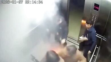 Baterie elektrické koloběžky explodovala ve výtahu