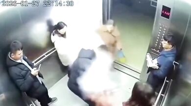 Baterie elektrické koloběžky explodovala ve výtahu