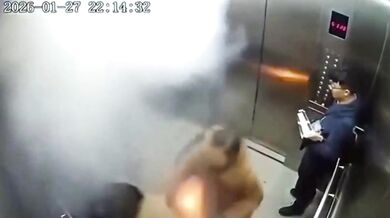 Baterie elektrické koloběžky explodovala ve výtahu