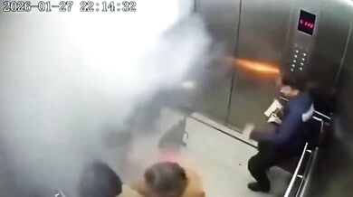 Baterie elektrické koloběžky explodovala ve výtahu