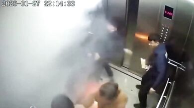 Baterie elektrické koloběžky explodovala ve výtahu