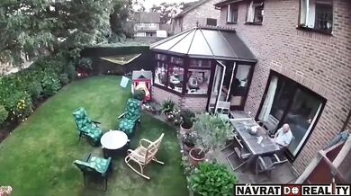 Ohnivé odpoledne na zahradě