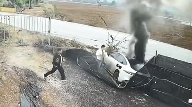 Riziko automatických klik u automobilů a jejich zákaz v Číně