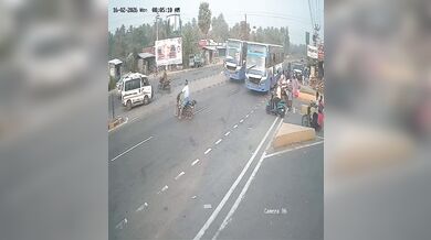 Nepozornost při předjíždění autobusu vedla k vážné nehodě motocyklisty