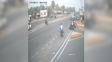 Nepozornost při předjíždění autobusu vedla k vážné nehodě motocyklisty