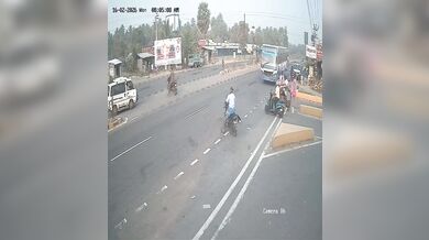 Nepozornost při předjíždění autobusu vedla k vážné nehodě motocyklisty