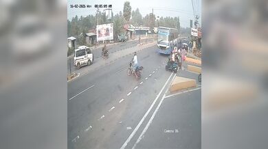 Nepozornost při předjíždění autobusu vedla k vážné nehodě motocyklisty