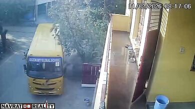 Školní autobus usmrtil dvě malé děti