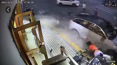 Neovladatelný automobil usmrtil tři lidi