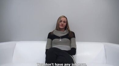 Štíhlá plachá amatérka Michaela si trochu pohraje