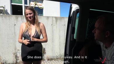 Krásná mladá prsatá blondýnka ošukaná v Takevan