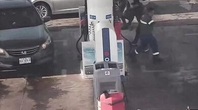 Členové kartelu v Mexiku obsadili čerpací stanici a zapálí ji!