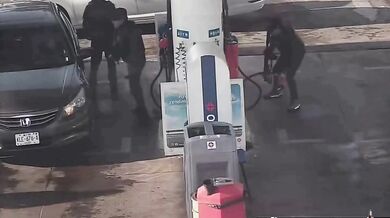 Členové kartelu v Mexiku obsadili čerpací stanici a zapálí ji!