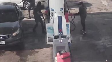 Členové kartelu v Mexiku obsadili čerpací stanici a zapálí ji!