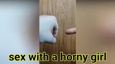 Šukání černovlasé amatérky