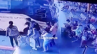 Náraz autobusu do čakajících cestujících