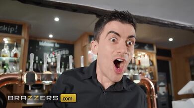 BRAZZERS - Po stříkání Zoe Grey už nejsou v barovém menu drinky, jen šukačka s barmanovým ptákem