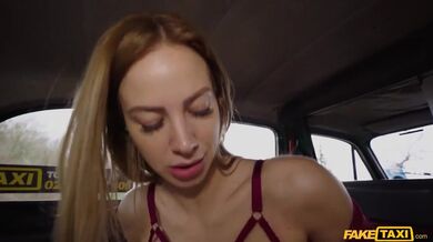 Česká blondýnka platí jízdné svou mokrou kundičkou - Nathaly Cherie