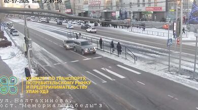 SUV po nárazu skončilo na tramvajovém pásu