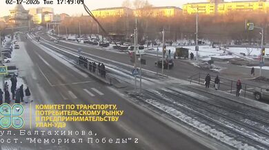 SUV po nárazu skončilo na tramvajovém pásu