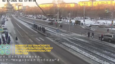 SUV po nárazu skončilo na tramvajovém pásu