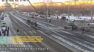 SUV po nárazu skončilo na tramvajovém pásu