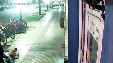 Napadení muže s dítětem v Avellanedě: Útočník s duševní poruchou skončil v péči lékařů