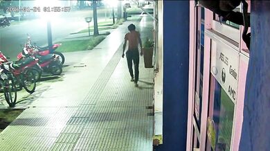 Napadení muže s dítětem v Avellanedě: Útočník s duševní poruchou skončil v péči lékařů