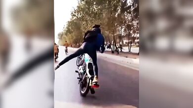 Řetězová nehoda na motorce