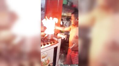 Špatný způsob, jak uhasit požár v kuchyni